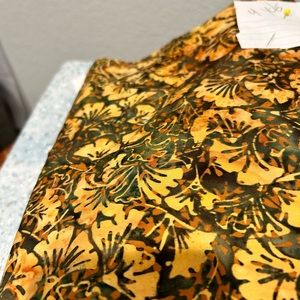 BATIK Quilt Fabric 4 yards. First pic shows the colors most true to life.